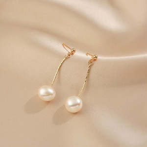 Boucles d'oreilles à clous en perles naturelles pour femmes 1610, accessoire de bijoux élégant et luxueux - Product Image 2