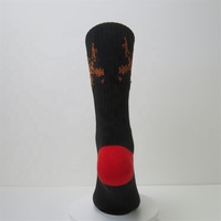 Chaussettes de sport tricotées épaisses personnalisées en gros, chaussettes fantaisie pas chères pour le basketball, chaussettes de football pour la saison d'automne, service OEM