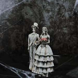 Une paire de figurines de couple en résine SKS07, décoration de bureau créative, parfaites pour Halloween et le Jour des Morts - Product Image 4