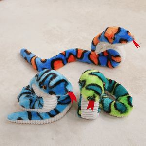 Juguetes de animales de peluche suaves de diseño creativo coloridos lindos de peluche serpiente <span class=keywords><strong>Anaconda</strong></span> regalos para niños con relleno de algodón PP - Product Image 2