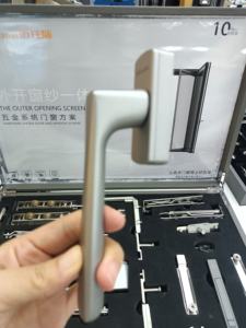 Manija Moderna de Fluorocarbono Maitos FX8868 para Cerradura de Ventana Abatible con Fácil Instalación y 5 Años de Garantía - Product Image 3