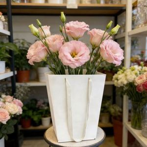 ถุงของขวัญกระดาษคราฟท์รูปทรงสี่เหลี่ยมคางหมูที่เป็นมิตรกับสิ่งแวดล้อม กล่องของขวัญช่อดอกไม้ทำมือที่รีไซเคิลได้และย่อยสลายได้ บรรจุภัณฑ์ของขวัญสำหรับวันหยุด - Product Image 3