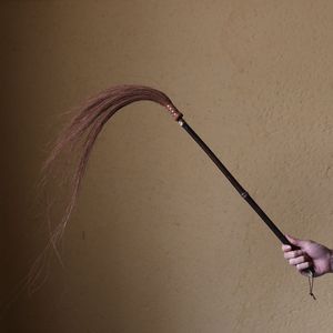 Fouet bouddhiste en bambou, tête de dépoussiéreur irrégulière, flexible, objet religieux, artisanat tissé à la main - Product Image 1