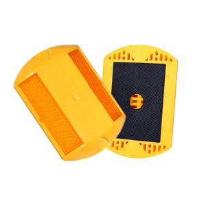 عاكسات بلاستيكية بيضاء للطرق السريعة مقاومة للماء IP68 مصابيح مرور لسلامة الطرق والطرق وصنع المسامير - Product Image 5