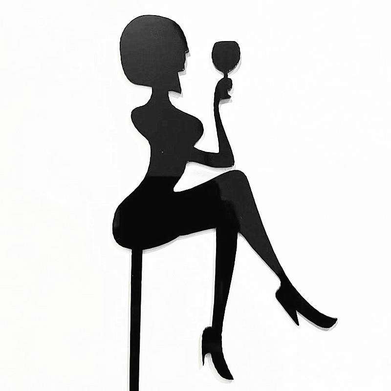 สาวไวน์สีดำ