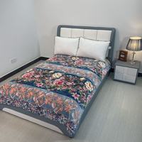 Maßgefertigte Doppelseitige Blau Bedruckte Blumenmuster Superweiche Verdickte Geprägte Raschel-Decke für den Winter