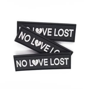 Étiquette en caoutchouc personnalisée en gros 3d lettres nom logo patchs en silicone souple transparent pour vêtements - Product Image 6