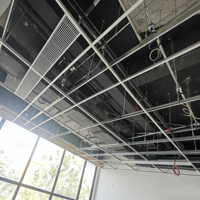Componentes de Rejilla de Techo Modernos de Acero Galvanizado Personalizados con Viga Principal en T y Ángulo de Pared Flexible