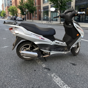 Scooter à essence d'occasion bien entretenu en provenance de Taïwan pour usage quotidien - À vendre - Product Image 3