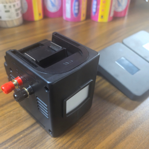 Adattatore regolatore di tensione della batteria 2-in-1 con luce a LED, uscita 30W USB-C/USB-A, 3-19.5V regolabile, 200W 10A Max alimentazione fai da te - Product Image 2