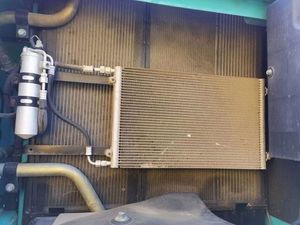 Excavadora sobre orugas usada/de segunda mano Kobelco 210/-6/210D-8 0, 8m3 20 toneladas de peso operativo Kama incluye bomba de engranajes de caja de cambios PLC - Product Image 3