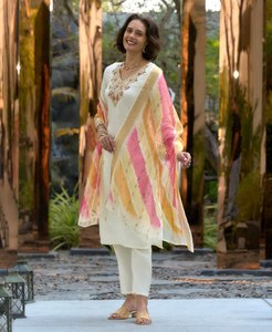 Vaticano blanco recto Kurta conjunto mujeres en relieve seda pantalón impreso Dupatta moderno indio étnico tradicional diseño fiesta rápido - Product Image 4