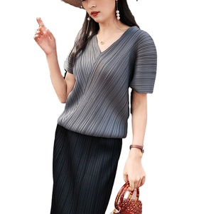 Blusa plisada <span class=keywords><strong>Issey</strong></span> <span class=keywords><strong>Miyake</strong></span> T camisa verano plus tamaño mujeres v cuello <span class=keywords><strong>de</strong></span> moda manga abrigo top - Product Image 1