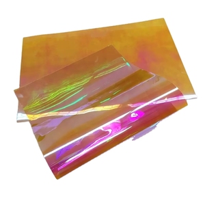 <span class=keywords><strong>Film</strong></span> iridescent Royal Red <span class=keywords><strong>Blaze</strong></span> Type 22 microns pour l'emballage et la décoration - Product Image 1