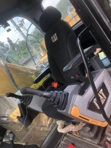 รถขุดตีนตะขาบขนาดกลาง ยี่ห้อแคตเตอร์พิลลาร์ รุ่น 320GC จากญี่ปุ่น น้ำหนัก 20 ตัน ปี 2016 รุ่น 1M พร้อมบุ้งกี๋ ปั๊ม มอเตอร์ ระบบไฮดรอลิก ชุดเกียร์หลัก PLC ราคาถูก - Product Image 4