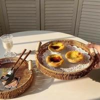 Panier de rangement tressé en plastique style rotin nordique pour l'organisation du bureau, les collations, les fruits, les desserts, le thé de l'après-midi – Polyvalent