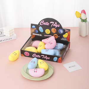Balle anti-stress souple en TPR en forme de banane - Jouet sensoriel à récupération lente pour la relaxation au bureau, les cadeaux de fête et la réduction de l'anxiété - Product Image 5