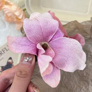 Mooie <span class=keywords><strong>Chinese</strong></span> Lelie One-Word Clip Stof Haaraccessoires Met Kunstmatige Simulatie Hars Bloemen Elegante Haarklauwen - Product Image 3