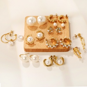 Pendientes de Aro con Perlas y Baño de Oro de 18K de Acero Inoxidable para Mujer, Joyería de Moda de Diseño, Venta al por Mayor a Granel - Product Image 1