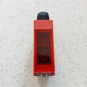 สวิตช์โฟโตอิเล็กทริก Leuze รุ่น 50142238 HT25C.S 4X-M12 IP65 IO-Link สีแดง สำหรับเครื่องจักรกล - Product Image 3
