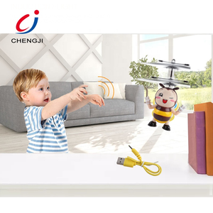 ของเล่นบินได้สำหรับเด็กใช้แบตเตอรี่แบบเหนี่ยวนำโดยแมลง RC ขนาดเล็ก - Product Image 5
