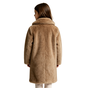 A&J Grossiste Fabricant Manteau Long en Fausse Fourrure Teddy Assorti Maman et Moi Double Boutonnage Camel Angora Filles Enfants Hiver 2026 - Product Image 2