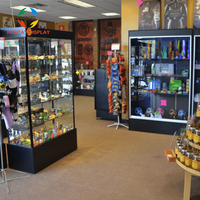 Vitrine en verre trempé noir au design moderne, 3 étagères en verre, éclairage LED interne, écologique, robuste, pour les centres commerciaux