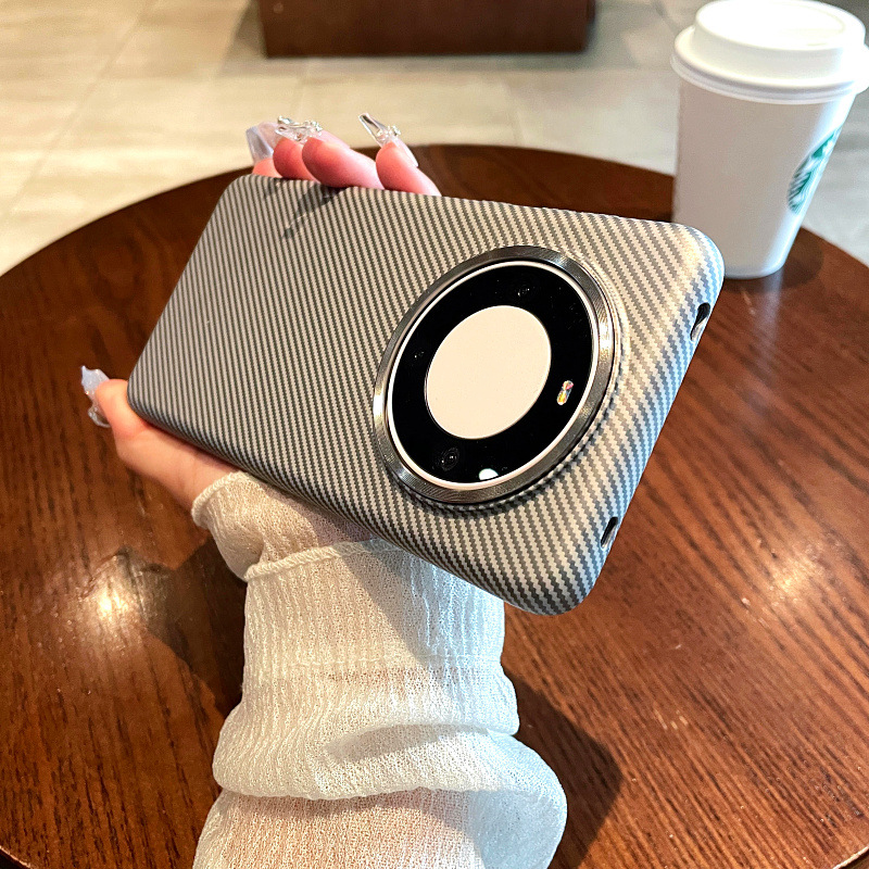 สีเทาเข้ม