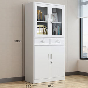 El personal de la sala de registro del hogar coloca el archivador para los documentos - Product Image 3