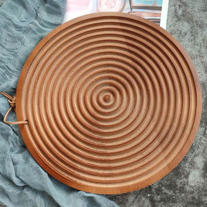 Plateau de service rond en bois de hêtre de style japonais avec cercles concentriques pour desserts et service à thé - Product Image 1