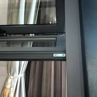 Fenêtres pliantes verticales en alliage d'aluminium certifiées AS2047 - Économes en énergie et anti-insectes pour balcon, patio, villa, hôtel