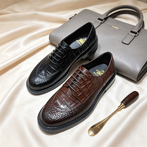 Zapatos Derby de Hombre con Suela Gruesa y Patrón de Cocodrilo de Lujo, Listos para Enviar - Zapatos Formales de Negocios de Cuero Exótico Italiano de Alta Gama - Product Image 5
