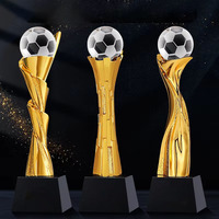 Meilleure vente de coupe et trophée de gagnant de football sportif personnalisable en métal doré trophée de football doré artisanat en cristal