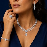 Bride Talk 3A Parure de bijoux de déclaration en cuivre avec zircone cubique CZ, motif pétales coniques multi-niveaux et finition brillante, comprenant Collier, Bague, Boucles d'oreilles et Bracelet