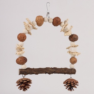 Set di altalena pappagallo di lusso noci pigne di frutta selvatica ossa di seppia pepe legno-giocattoli da masticare per animali domestici di alta qualità alleviano la noia - Product Image 5