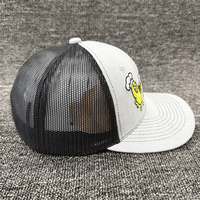 Casquette de camionneur style Richardson 112 personnalisable avec logo brodé sur maille structurée et fermeture snapback