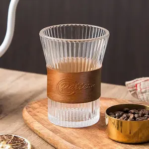 כוסות איבר מזכוכית תלויות באוזן ספלי קפה פס אנכי עם כיסוי בידוד תרמי PP כוס מי תה ביתי