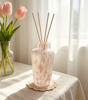 Bouteilles d'aromathérapie en verre transparent de haute qualité personnalisées en usine avec bouchon couronne pour la décoration de la maison