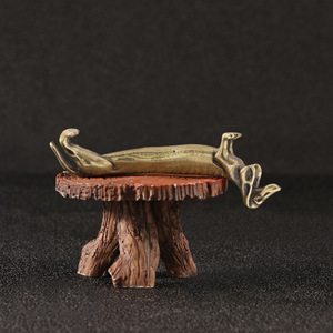 Decorazione Tradizionale in Rame Massiccio a Forma di Bassotto, Artigianato in Fusione dello Zodiaco Canino - Product Image 4