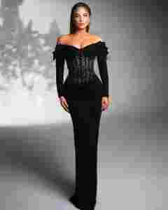 Vestido de Noche Largo Negro de Terciopelo con Hombros Descubiertos y Detalle de Corsé de Cristal para Fiesta de Graduación, Alfombra Roja y Eventos Formales - Product Image 1