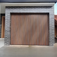 Porte de garage sectionnelle à lamelles verticales en alliage d'aluminium sur mesure, moderne, automatique, pour villa, résistante aux ouragans