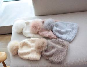 <span class=keywords><strong>Bonnet</strong></span> en tricot de mélange d'angora de qualité supérieure avec décoration de perles <span class=keywords><strong>Pompon</strong></span> en fourrure de renard véritable <span class=keywords><strong>amovible</strong></span> de haute qualité - Product Image 3