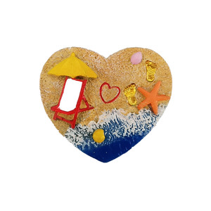 Magnete per Frigorifero a Forma di Cuore in Resina Serie Oceano, Dipinto a Mano con Faro, Stella Marina e Conchiglia, Souvenir Turistico - Product Image 2