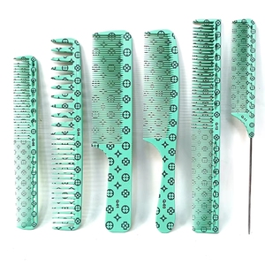 Peigne de barbier bleu gravé - Peigne texturisant professionnel pour coiffure en salon, outils de coiffure unisexe avec marques graduées - Product Image 1