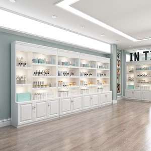 Vitrine d'exposition personnalisée en bois de style nordique rétro pour studio de cils, perruques et cosmétiques - Product Image 4