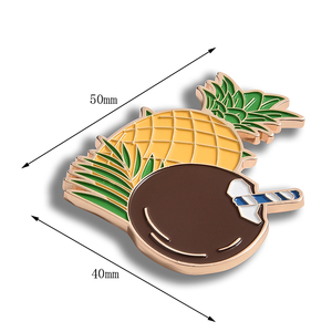 Aimant de réfrigérateur plaqué or de petite taille en émail doux mignon ananas aux fruits noix de coco - Product Image 4