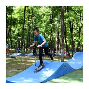 La piste de <span class=keywords><strong>pompe</strong></span> modulaire en plastique est une séquence de retournements (bosses) et de bermes (coins) pour les vélos, les scooters et les planches à roulettes - Product Image 2