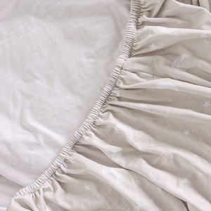 Ensemble de draps de lit pour bébé en tissu de bambou souple avec housse de couette Cartoon Moon conçue pour les lits standard de 28x52x8 pouces pour les tout-petits - Product Image 5