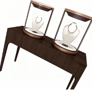 Set Espositivo Lusso in Legno Scuro e Oro Rosa per <span class=keywords><strong>Gioielli</strong></span> - Pacchetto Completo Chiavi in Mano con Base a Piedistallo Cilindrica e Vetrina per Collane con LED - Product Image 4