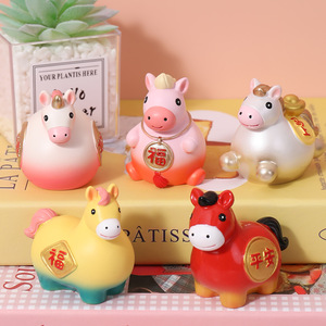 ชุดรูปปั้นม้าเรซิ่นนำโชค หลายชิ้น ของตกแต่งโต๊ะปีใหม่จีน ของขวัญเสริมฮวงจุ้ยสำหรับสำนักงาน - Product Image 1